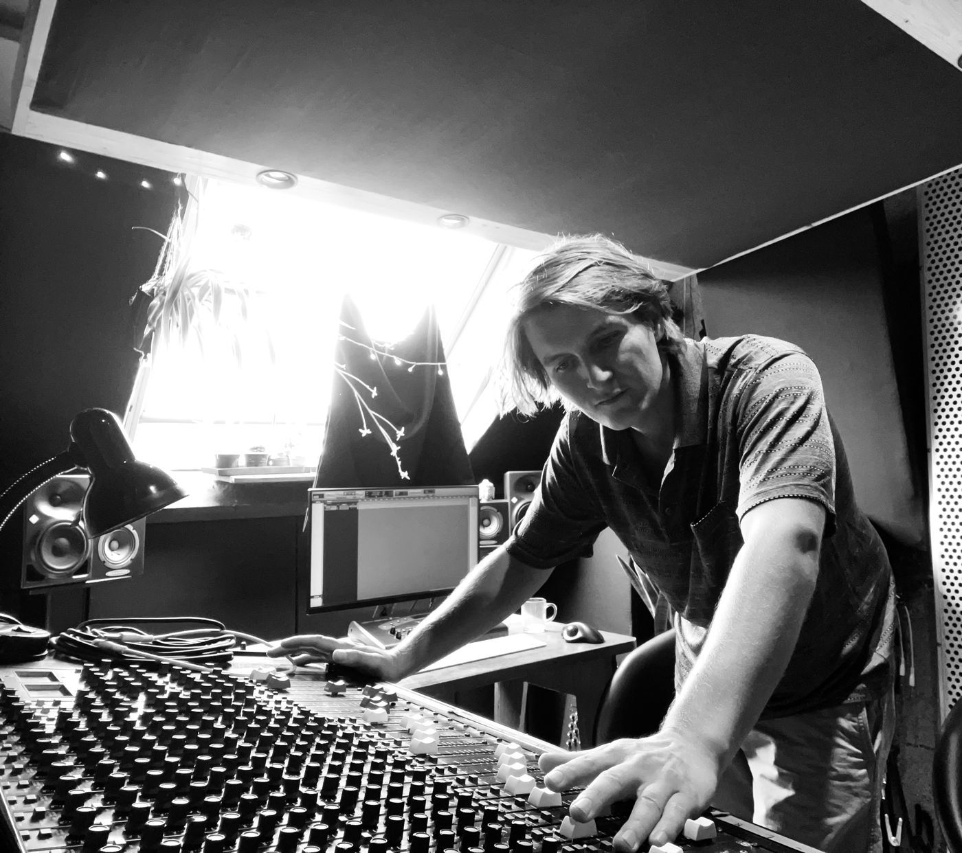 Frederik Tack at the mixing desk in studioattack